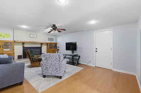Living - 1009 13th St, Monett, MO 65708 photo 4 of 4
