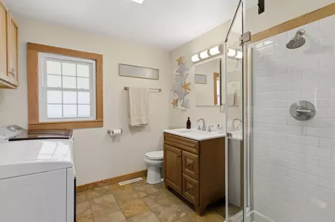 Bath - 1009 13th St, Monett, MO 65708 photo 2 of 3