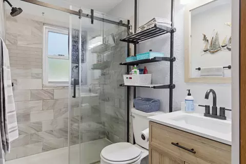 Bath - 1009 13th St, Monett, MO 65708 photo 3 of 3