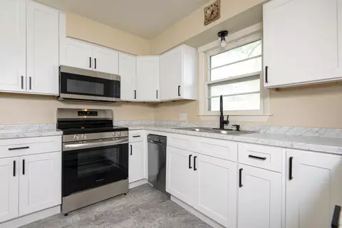 Kitchen - 1846 S Nettleton Ave, Springfield, MO 65807 photo 1 of 3