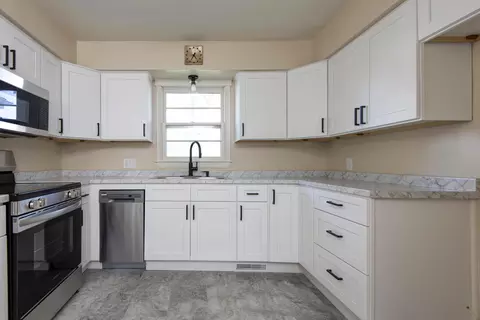 Kitchen - 1846 S Nettleton Ave, Springfield, MO 65807 photo 2 of 3