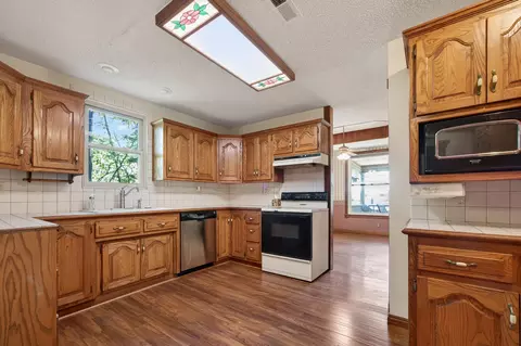 Kitchen - 537 W Talmage St, Springfield, MO 65803 photo 3 of 5