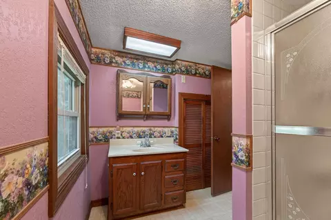 Bath - 537 W Talmage St, Springfield, MO 65803 photo 6 of 7