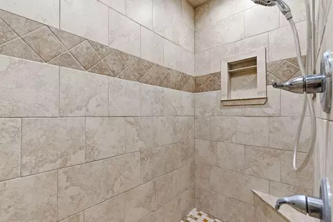 Bath - 358 Spring View Pl, Reeds Spring, MO 65737 photo 7 of 10