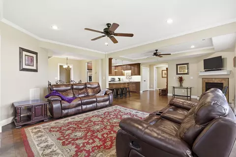 Living - 358 Spring View Pl, Reeds Spring, MO 65737 photo 5 of 5