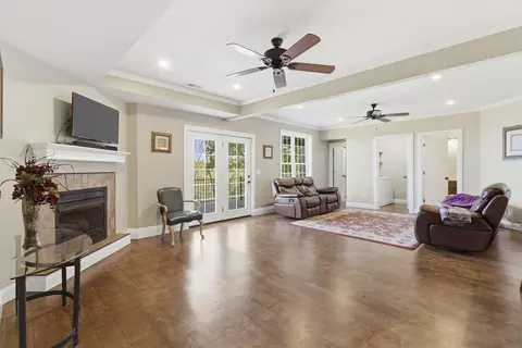 Living - 358 Spring View Pl, Reeds Spring, MO 65737 photo 4 of 5