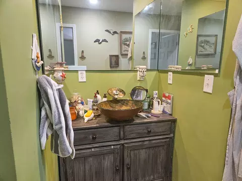 Bath - 119 E James St, Mountain View, MO 65548 photo 1 of 5