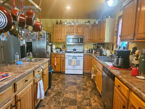 Kitchen - 119 E James St, Mountain View, MO 65548 photo 4 of 4