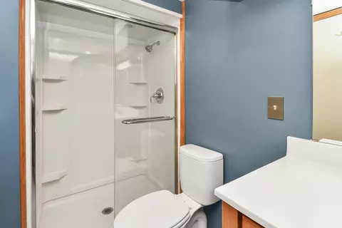 Bath - 1249 E Delmar St, Springfield, MO 65804 photo 6 of 6