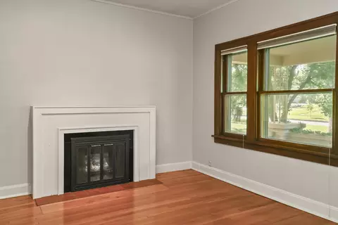 Living - 1249 E Delmar St, Springfield, MO 65804 photo 4 of 13