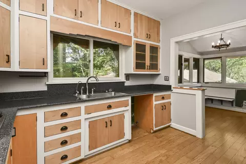 Kitchen - 1249 E Delmar St, Springfield, MO 65804 photo 3 of 6