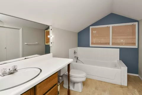 Bath - 1249 E Delmar St, Springfield, MO 65804 photo 3 of 6