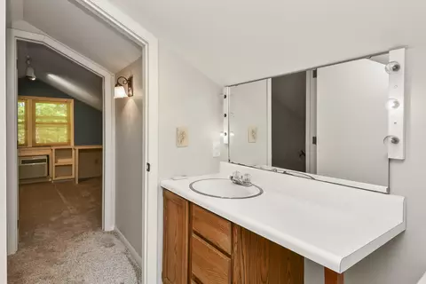 Bath - 1249 E Delmar St, Springfield, MO 65804 photo 4 of 6