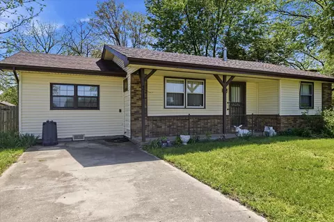 211 S Broadway St, Billings, MO 65610