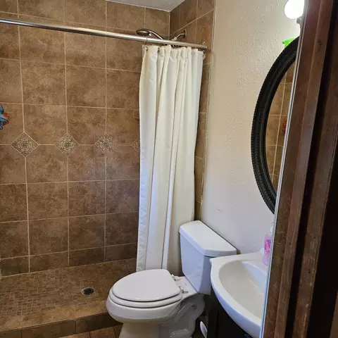 Bath - 3224 W Lombard St, Springfield, MO 65802 photo 2 of 2