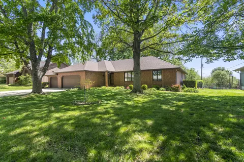 2102 W Nottingham St, Springfield, MO 65810