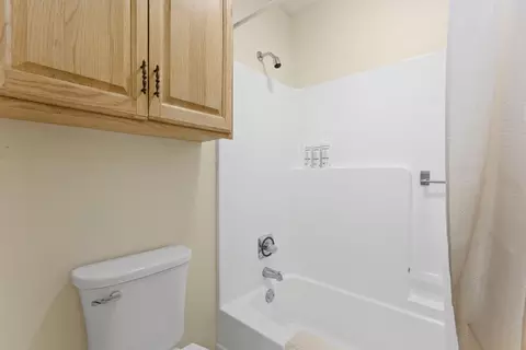 Bath - 200 Golf View Dr #A4, Branson, MO 65616 photo 2 of 3