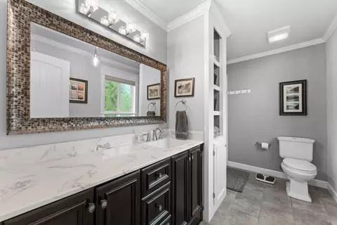 Bath - 142 Locust Ln, Branson, MO 65616 photo 2 of 3