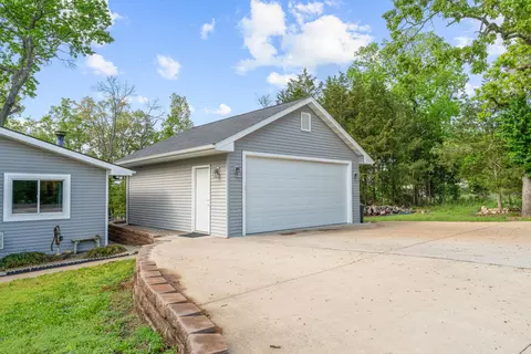 Exterior - 142 Locust Ln, Branson, MO 65616 photo 3 of 10