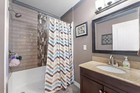 Bath - 142 Locust Ln, Branson, MO 65616 photo 1 of 3