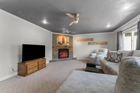 Living - 142 Locust Ln, Branson, MO 65616 photo 2 of 2