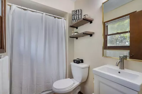 Bath - 274 Lafayette Ln, Branson, MO 65616 photo 1 of 2