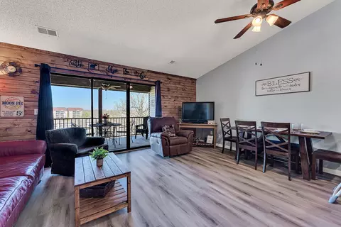 Living - 133 Troon Dr #11, Branson, MO 65616 photo 2 of 3