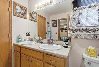 Bath - 331 Sugar Tree Rd, Sparta, MO 65753 photo 1 of 3
