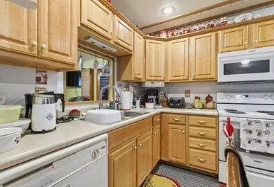 Kitchen - 331 Sugar Tree Rd, Sparta, MO 65753 photo 1 of 1
