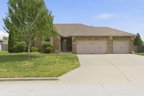 1938 N Pavilion Pl, Strafford, MO 65757