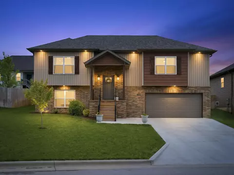 1108 S Swift Ave, Ozark, MO 65721