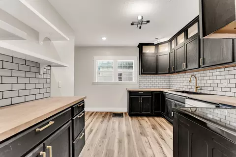 Kitchen - 1885 N Douglas Ave, Springfield, MO 65803 photo 1 of 2