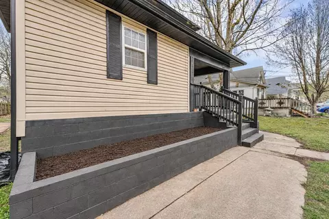 Exterior - 1885 N Douglas Ave, Springfield, MO 65803 photo 2 of 4