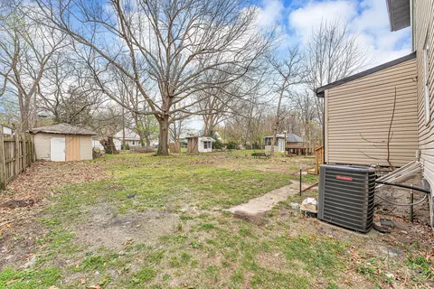 Exterior - 1885 N Douglas Ave, Springfield, MO 65803 photo 3 of 4