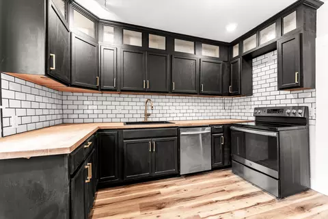 Kitchen - 1885 N Douglas Ave, Springfield, MO 65803 photo 2 of 2