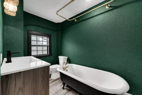 Bath - 1885 N Douglas Ave, Springfield, MO 65803 photo 1 of 2