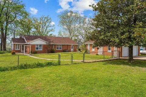 155 N Hickory St, Forsyth, MO 65653