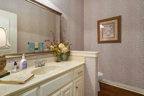 Bath - 3901 E Villa Way, Springfield, MO 65809 photo 5 of 5