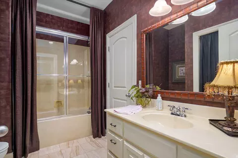 Bath - 3901 E Villa Way, Springfield, MO 65809 photo 4 of 5