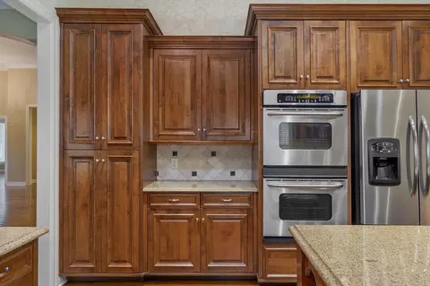Kitchen - 3901 E Villa Way, Springfield, MO 65809 photo 6 of 6