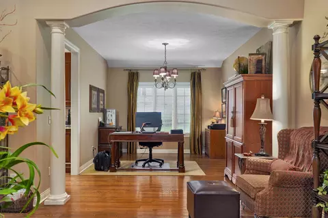 Entry Way - 3901 E Villa Way, Springfield, MO 65809 photo 4 of 7