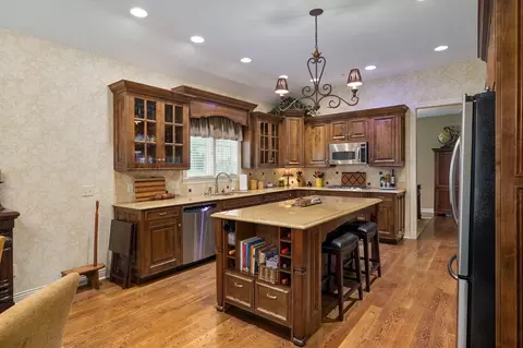 Kitchen - 3901 E Villa Way, Springfield, MO 65809 photo 2 of 6