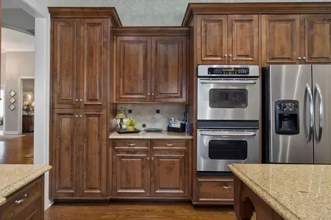 Kitchen - 3901 E Villa Way, Springfield, MO 65809 photo 5 of 6