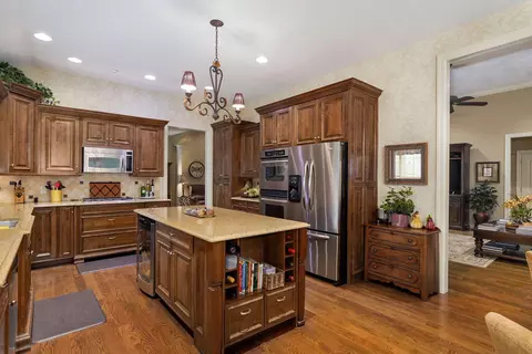 Kitchen - 3901 E Villa Way, Springfield, MO 65809 photo 1 of 6