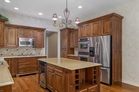 Kitchen - 3901 E Villa Way, Springfield, MO 65809 photo 2 of 6