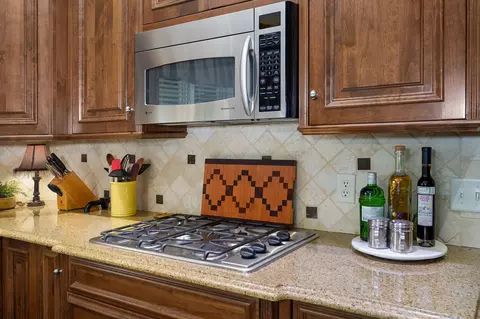 Kitchen - 3901 E Villa Way, Springfield, MO 65809 photo 3 of 6