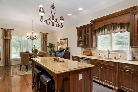 Kitchen - 3901 E Villa Way, Springfield, MO 65809 photo 4 of 6