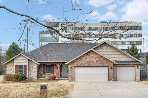 2207 E Lark St, Springfield, MO 65804