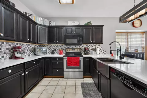 Kitchen - 3755 W Kay Pointe Blvd, Springfield, MO 65802 photo 1 of 2