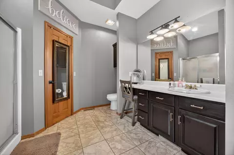 Bath - 3755 W Kay Pointe Blvd, Springfield, MO 65802 photo 2 of 3